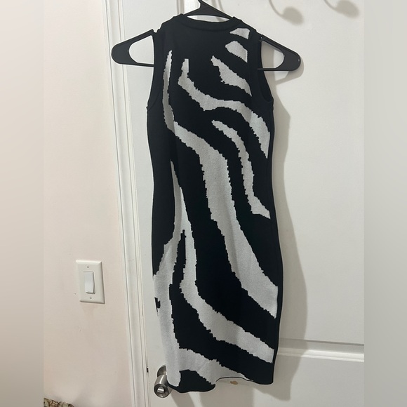 Cute Black and white zebra print tank pencil dress - Picture 2 of 2
